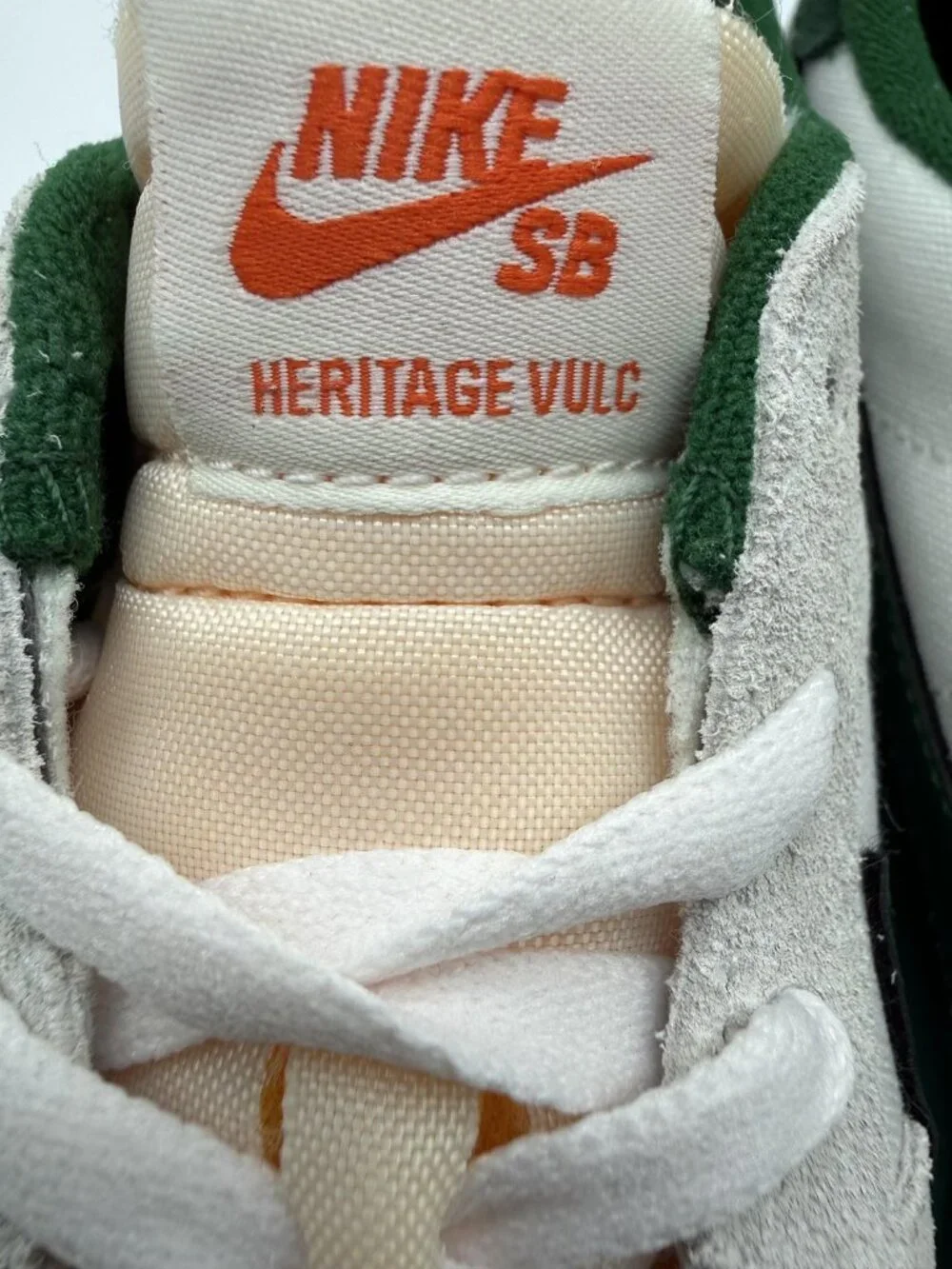 New Nike SB Heritage Vulc Shoes Mens Size 10 White Green Suede Skate CD5010 104